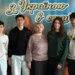 Учні-переможці з Корецького ліцею і їхня вчителька.
