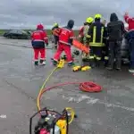 Після зіткнення на трасі Київ-Чоп водія затисло в авто Рятувальники деблокують водія в авто.