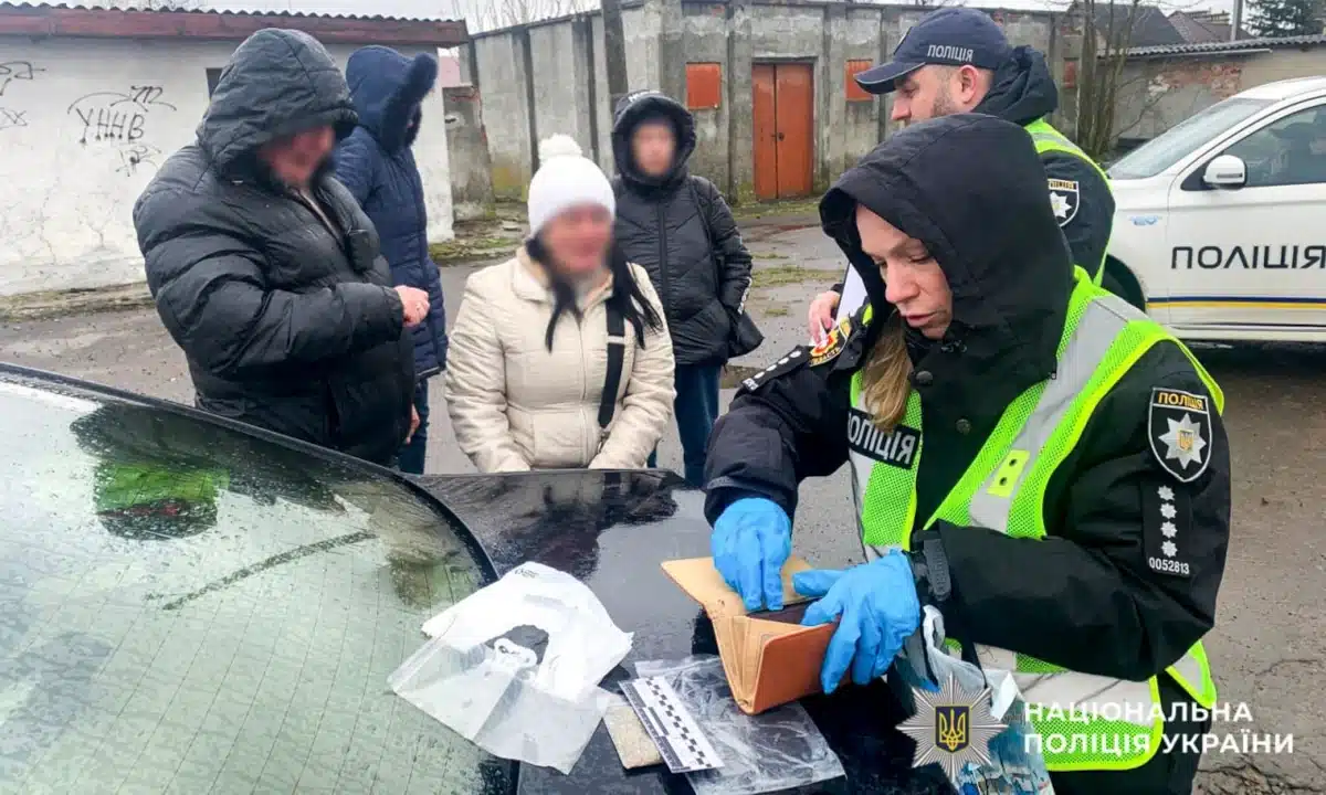 Жінці загрожує ув’язнення за продаж канабісу в Радивилові Затримання жінки.