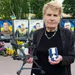 Галина Шаварська з нагородою.