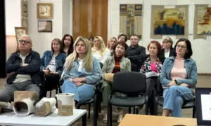 Сюжет про Адама і Єву: у Рівненському музеї презентували унікальні кахлі з палацу князів