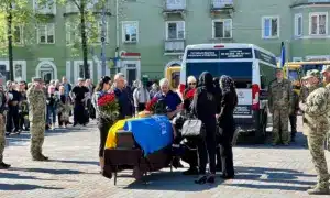 На вічний спочинок у Рівному провели Захисника Олександра Юрьєва