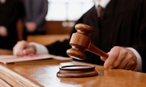 За 2500 доларів обіцяв допомогти із землею: на Рівненщині судитимуть посадовця сільради