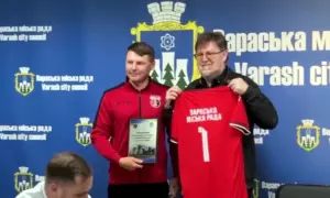 Футболісти «Вереса» та родини загиблих воїнів разом створили великодні писанки у Рівному У Вараші відкривають нові можливості для юних футболістів: громада співпрацюватиме з «Вересом»