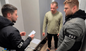 На Рівненщині викрили схему відстрочок від мобілізації за 7 тисяч доларів На Рівненщині викрили адміністратора Viber-групи, який повідомляв про місця вручення повісток