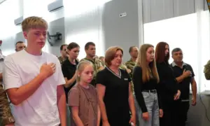 За кожною нагородою &ndash; подвиг та біль: родинам трьох загиблих поліцейських із Рівненщини вручили державні відзнаки