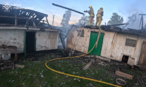 У Клевані дві години гасили пожежу в будинку На Дубенщині рятувальники ліквідували пожежу в приватному господарстві