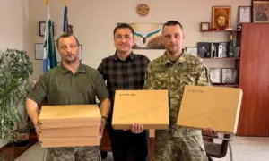 Гердани з Рівненської АЕС допомагають збирати кошти для військових Очі та зв’язок для ППО: Сарненська громада передала партію Starlink оборонцям неба