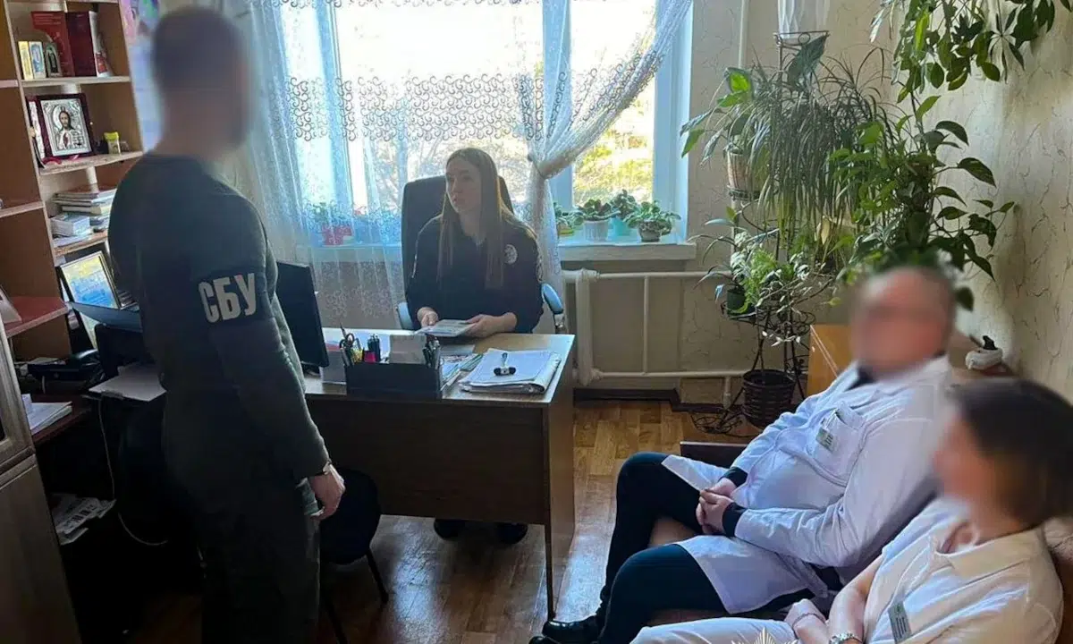 Процесуальні дії у підозрюваного лікаря.