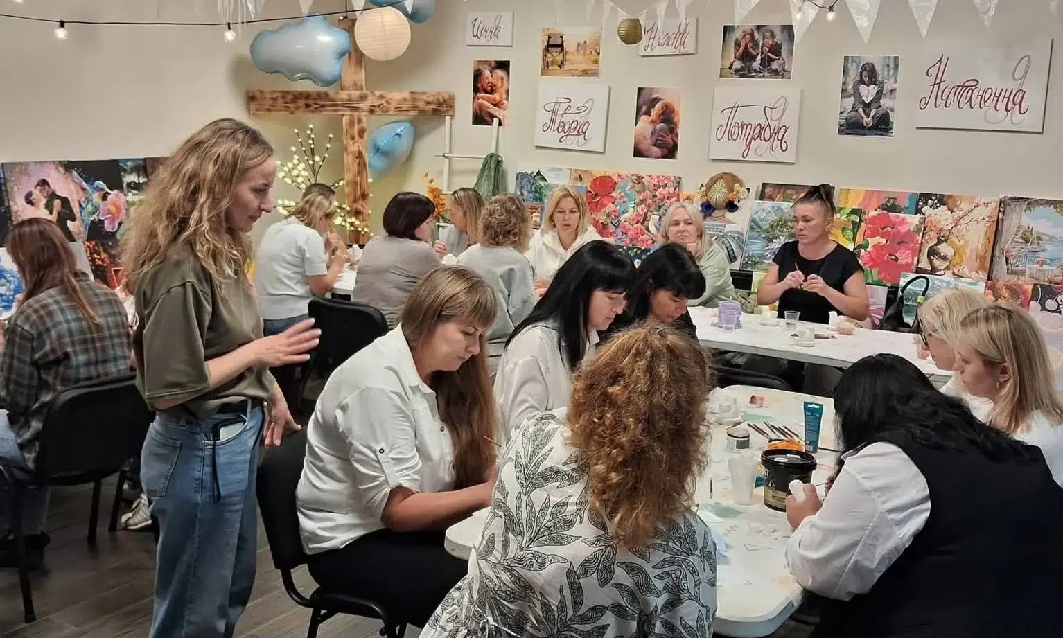 Заняття під час дня відкритих дверей у волонтерському центрі "Шлях.