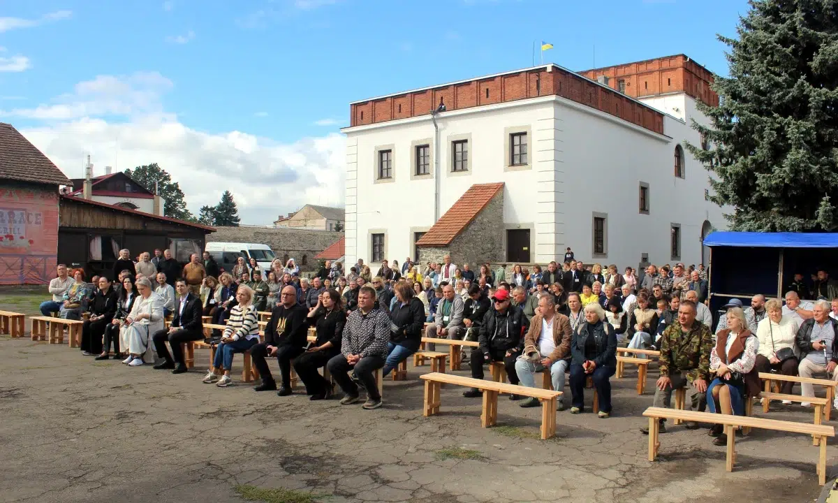 Частина присутніх на заході "Дубенська сила".
