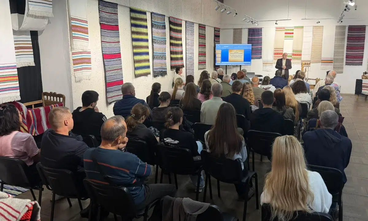 Учасники лекції-презентації про радянський терор на Волині.