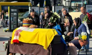 На вічний спочинок у Рівному провели Захисника Руслана Лукомського