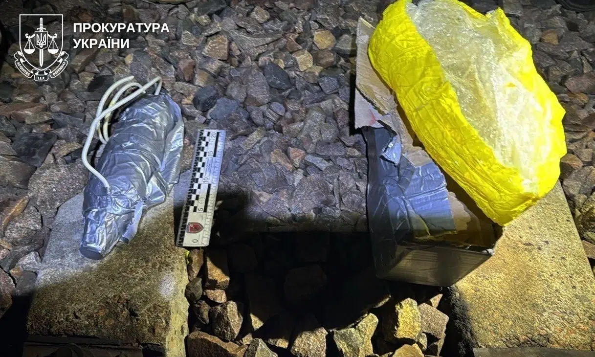 За підготовку підриву залізниці на Рівненщині чоловіка засудили до 15 років ув’язнення Вибухівка, яку намагався закласти зловмисник.