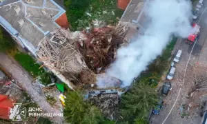 У Рівному завершили розбір завалів після падіння уламків дрона на будівлю університету